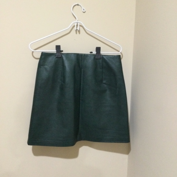 Olive Green Faux Leather Skirt.  Size Small. Forever 21 - Picture 2 of 2